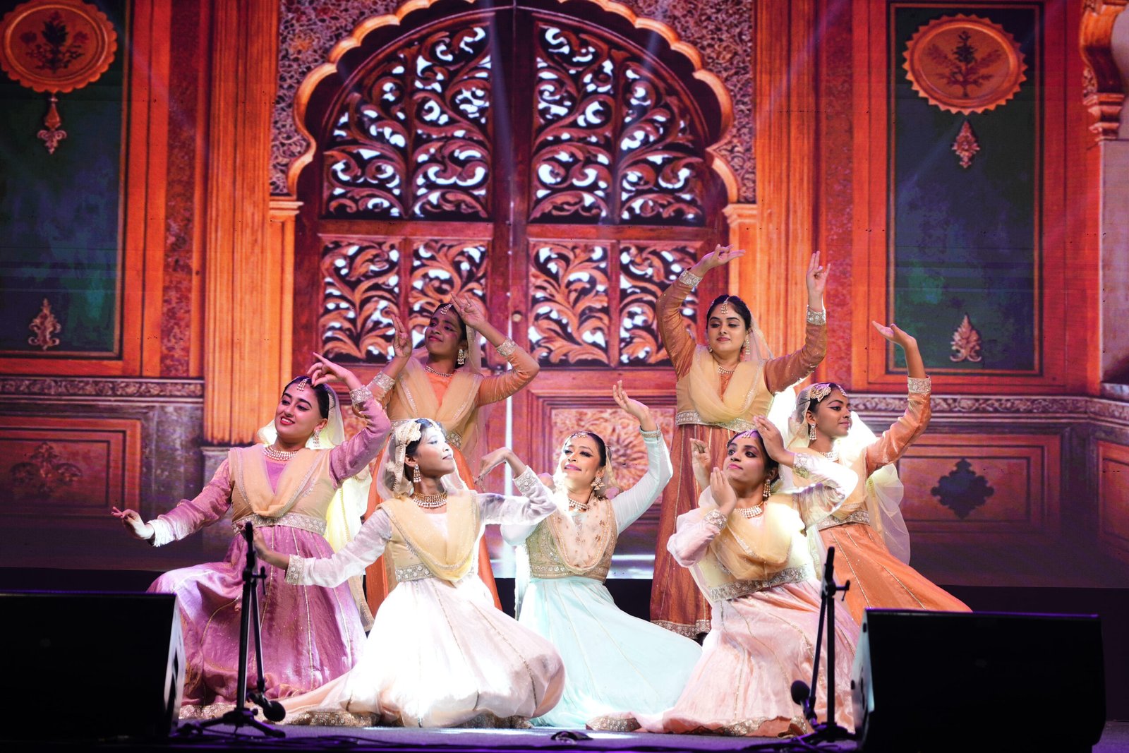 Short-term workshops exploring specific aspects of Kathak such as rhythm, abhinaya, repertoire, or thematic work. Open to both Sattvatī students and external participants.